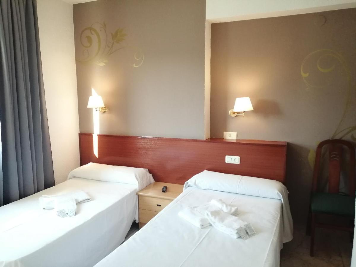 Hostal Jaime I Huesca Bagian luar foto