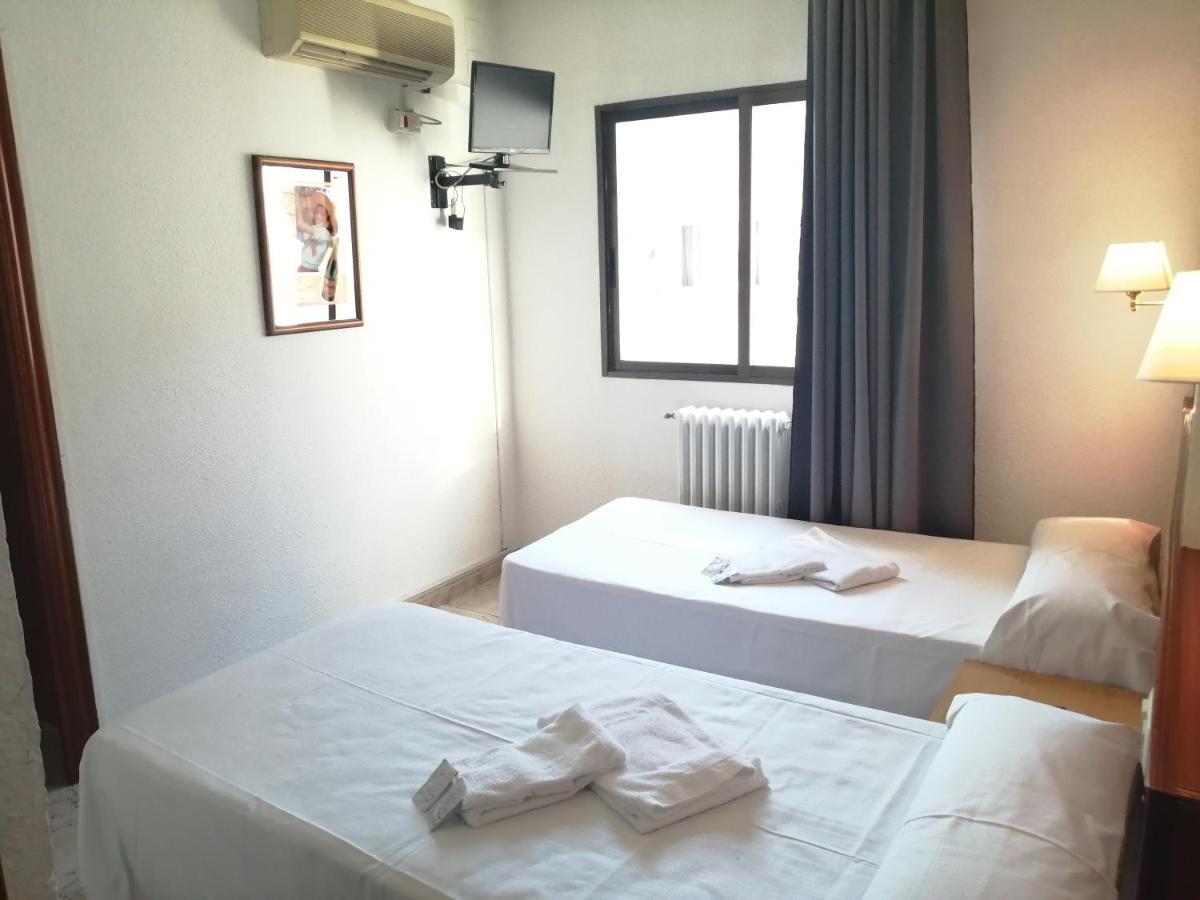 Hostal Jaime I Huesca Bagian luar foto