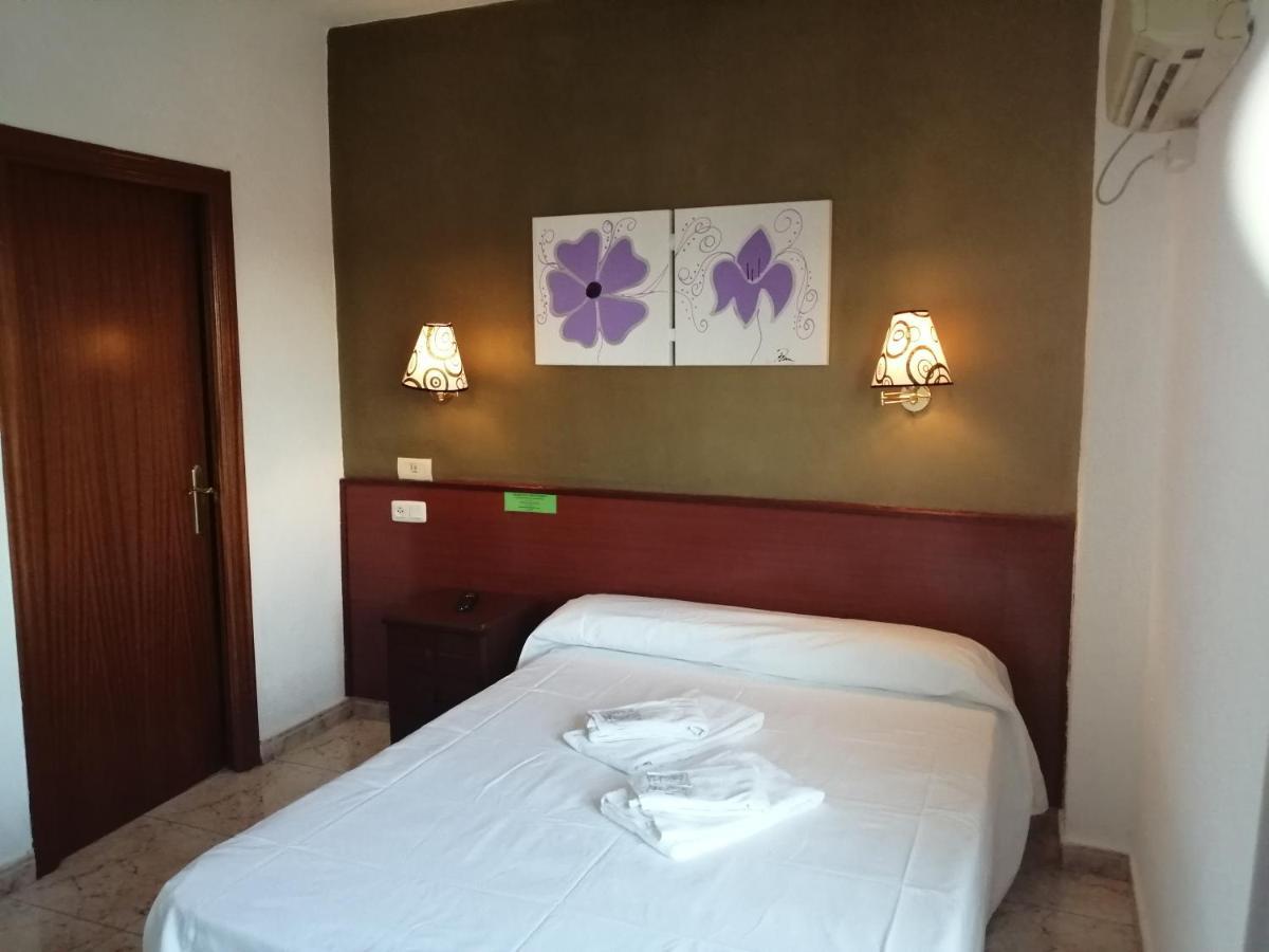 Hostal Jaime I Huesca Bagian luar foto