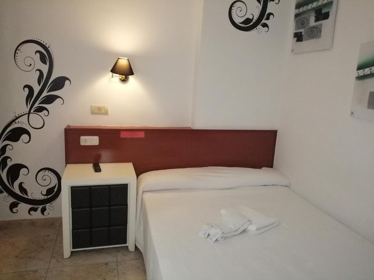Hostal Jaime I Huesca Bagian luar foto