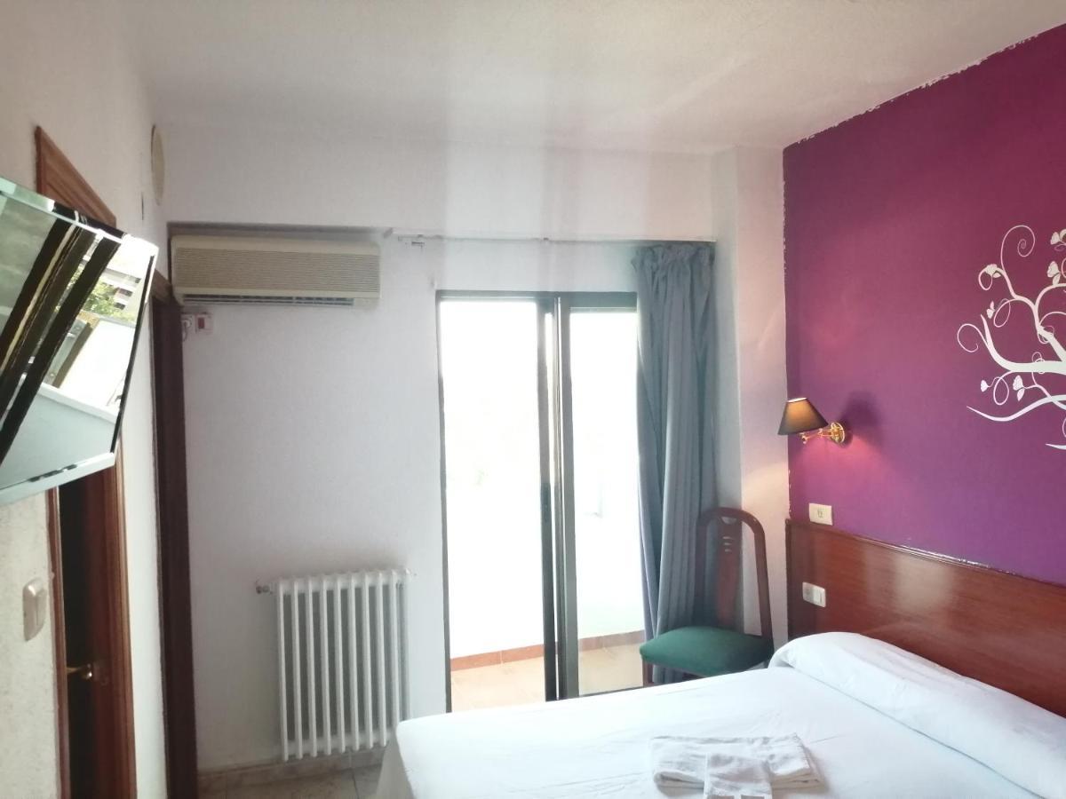 Hostal Jaime I Huesca Bagian luar foto