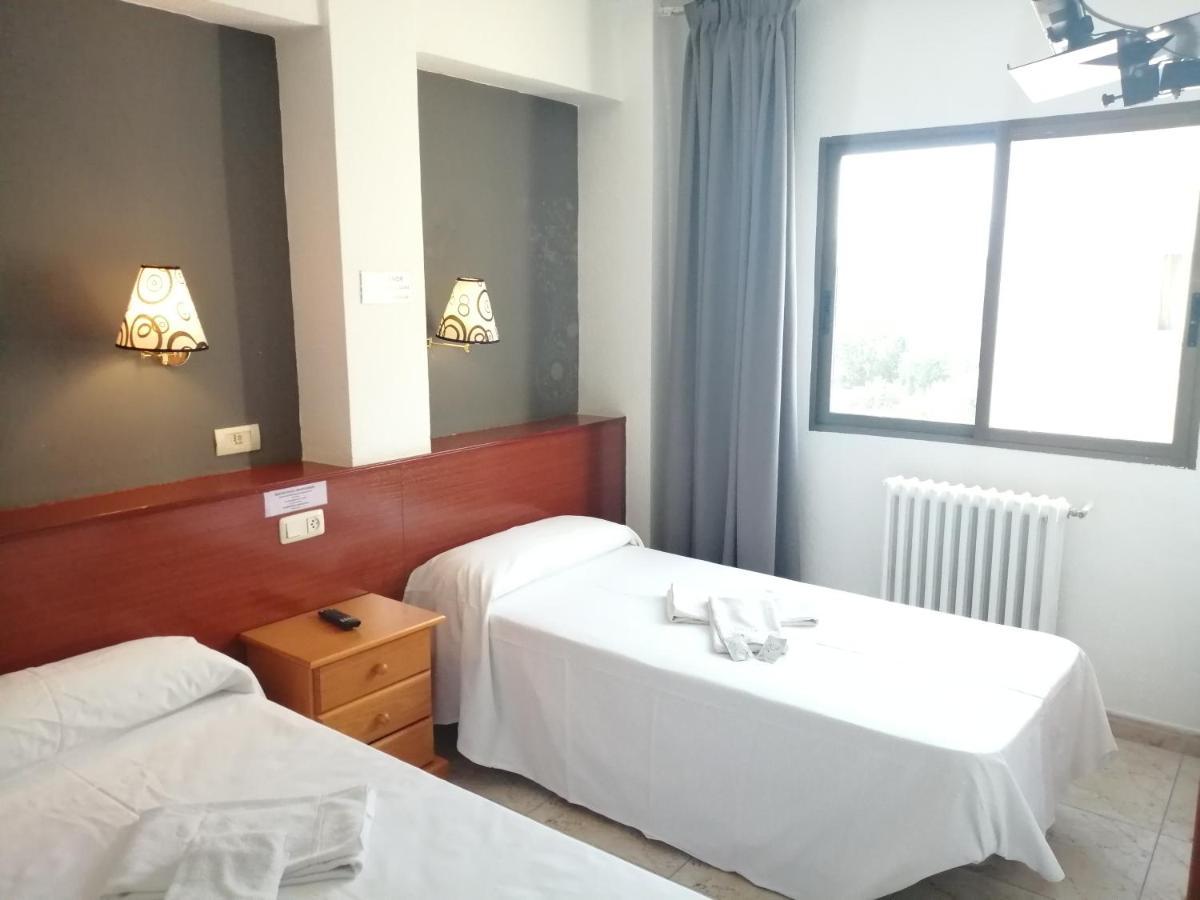 Hostal Jaime I Huesca Bagian luar foto