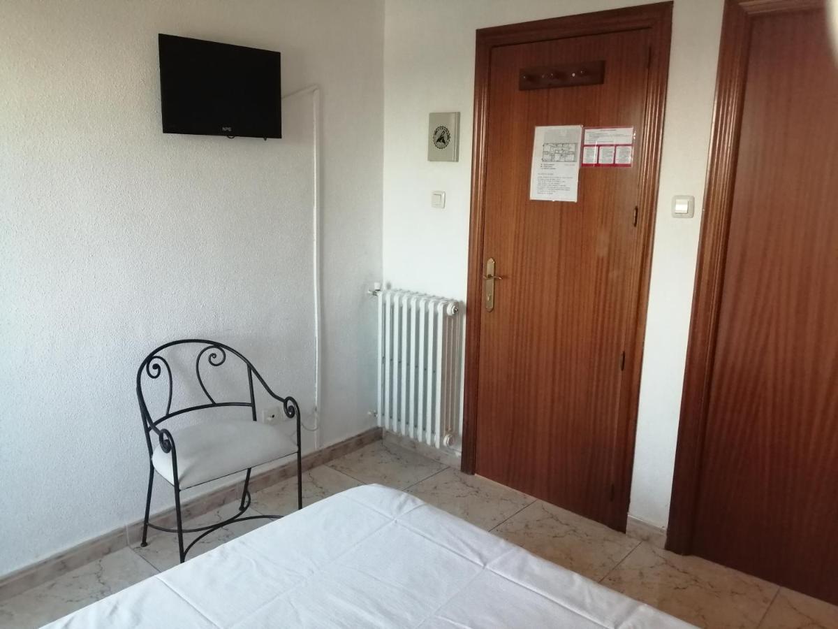 Hostal Jaime I Huesca Bagian luar foto