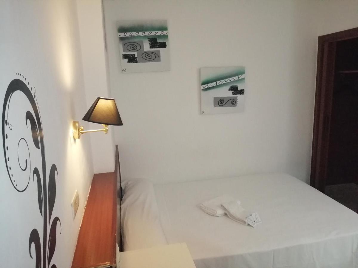 Hostal Jaime I Huesca Bagian luar foto