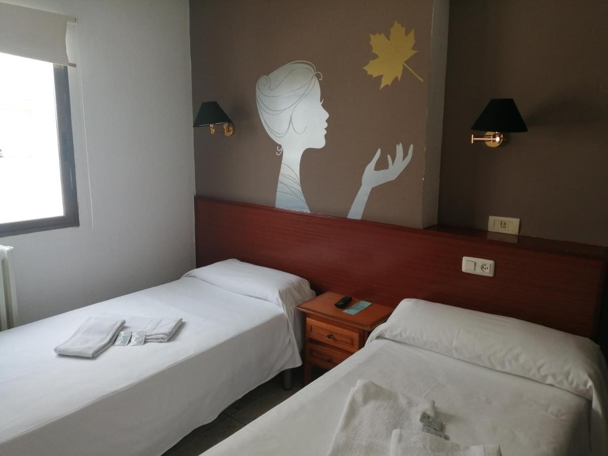 Hostal Jaime I Huesca Bagian luar foto
