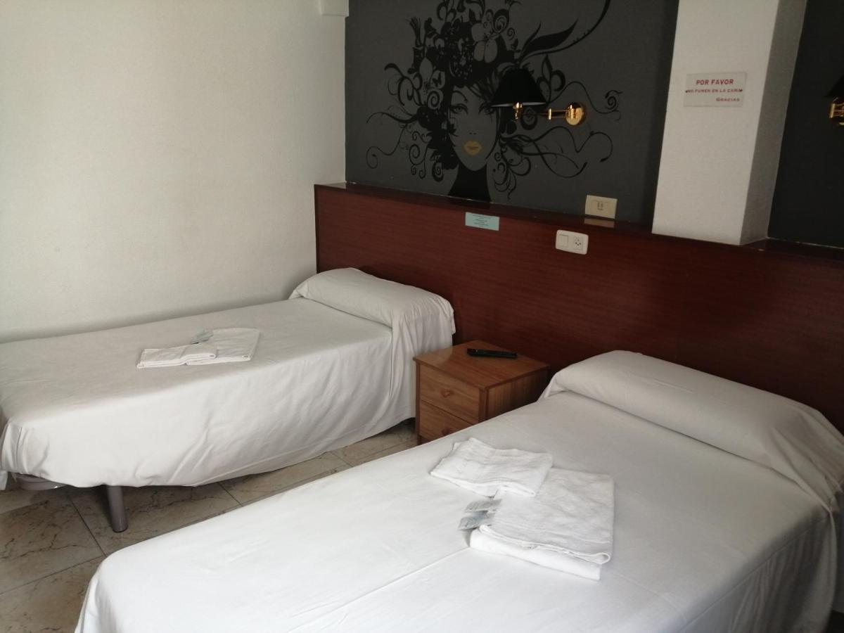 Hostal Jaime I Huesca Bagian luar foto