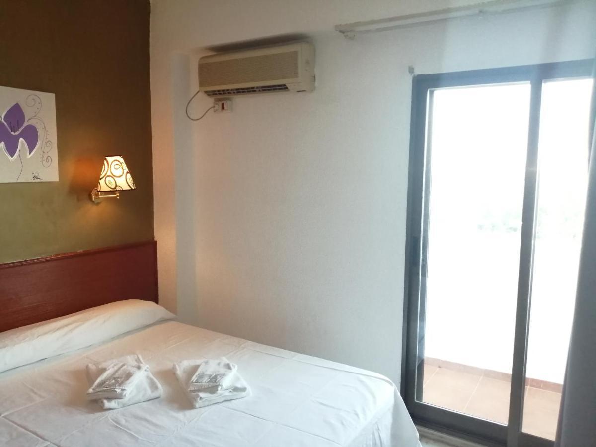 Hostal Jaime I Huesca Bagian luar foto