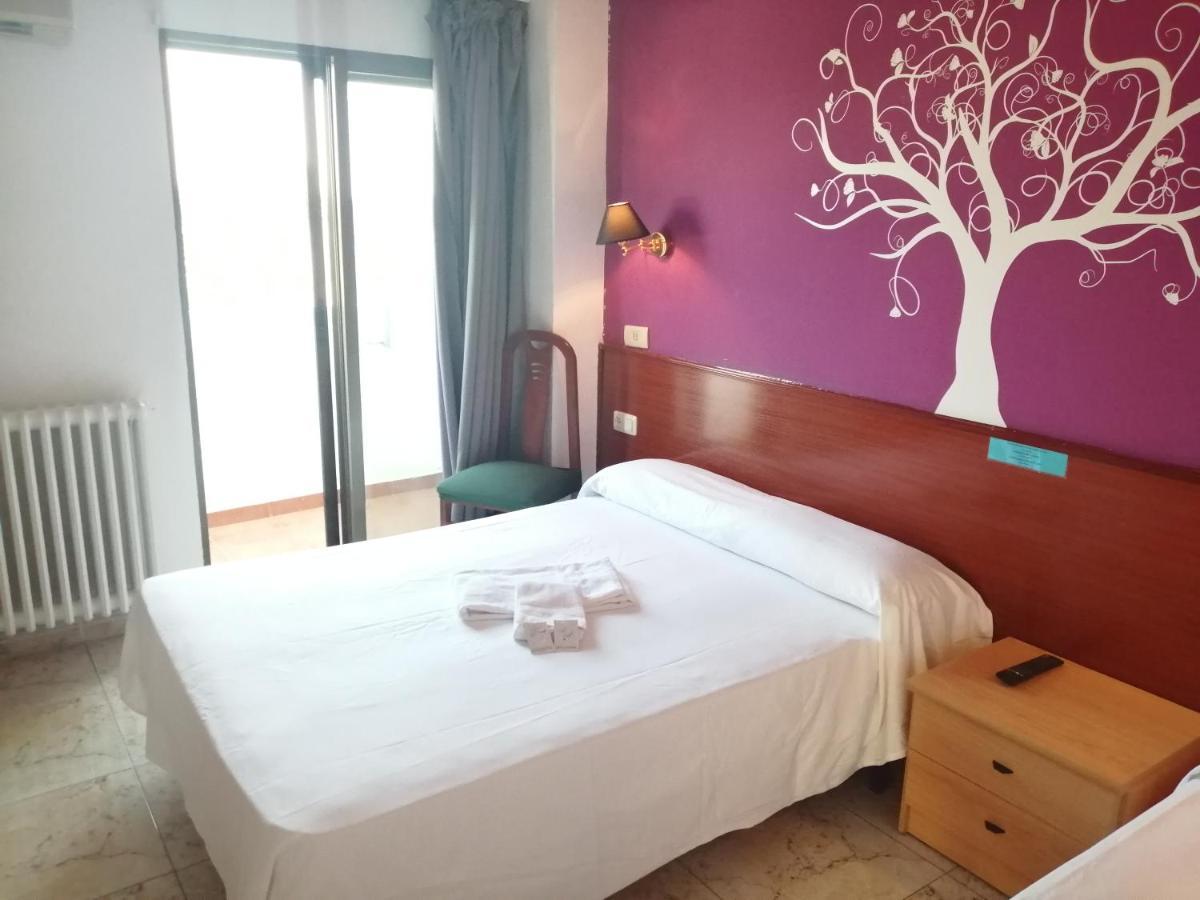 Hostal Jaime I Huesca Bagian luar foto