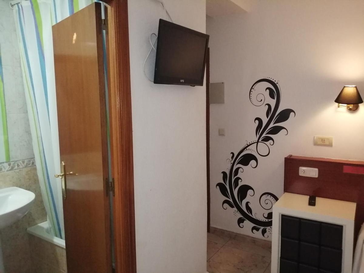 Hostal Jaime I Huesca Bagian luar foto