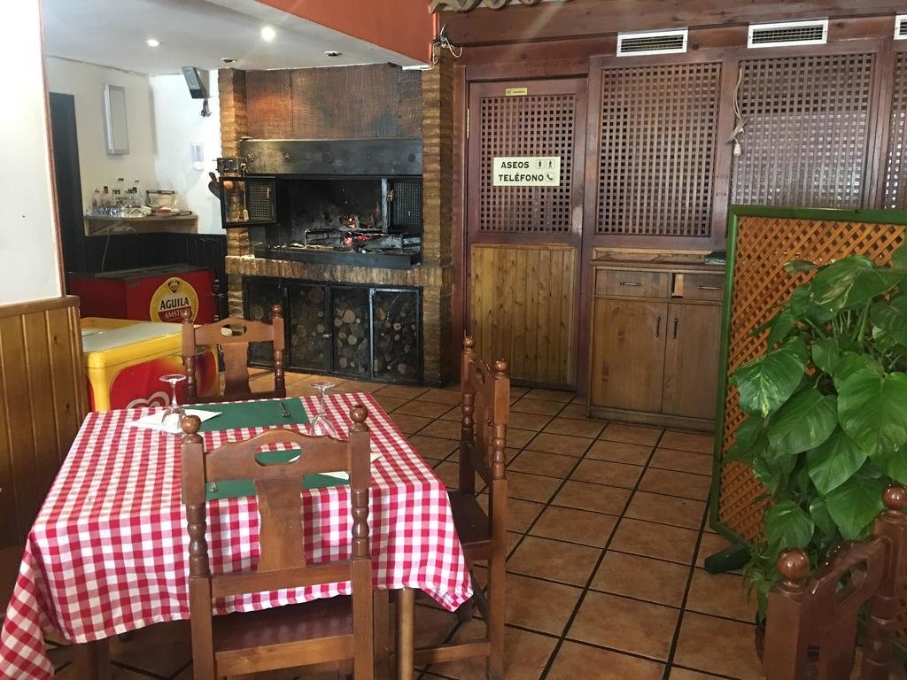 Hostal Jaime I Huesca Bagian luar foto