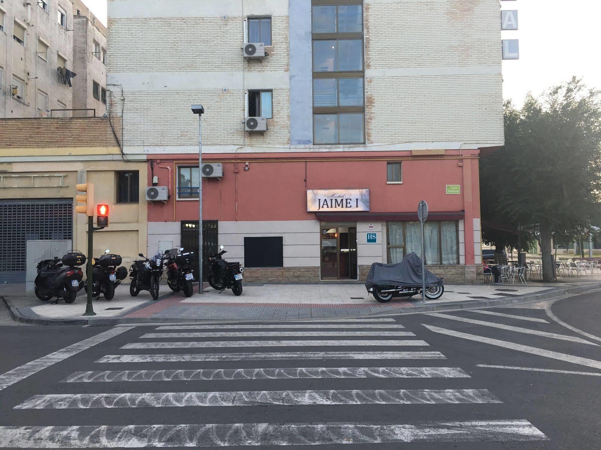 Hostal Jaime I Huesca Bagian luar foto