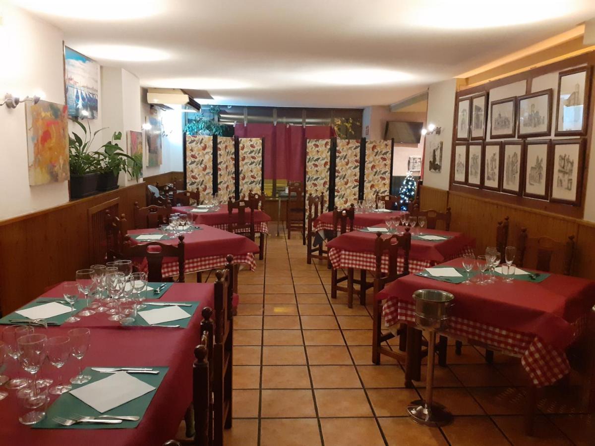 Hostal Jaime I Huesca Bagian luar foto