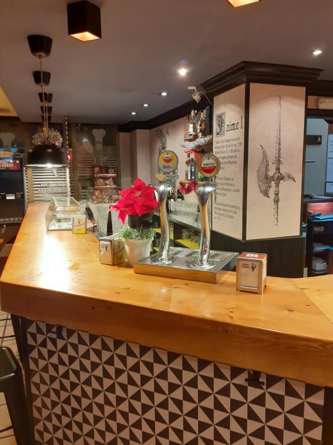 Hostal Jaime I Huesca Bagian luar foto