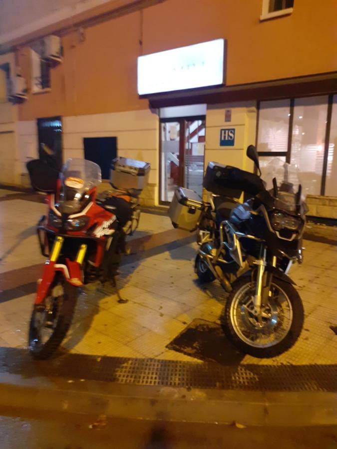 Hostal Jaime I Huesca Bagian luar foto