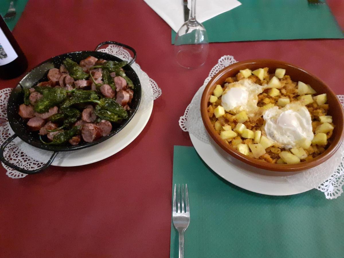 Hostal Jaime I Huesca Bagian luar foto