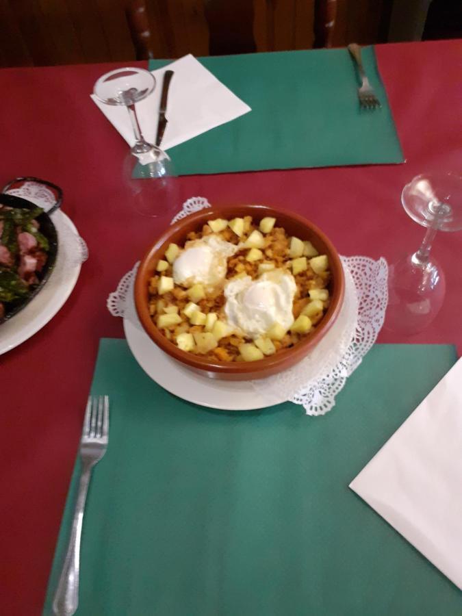 Hostal Jaime I Huesca Bagian luar foto