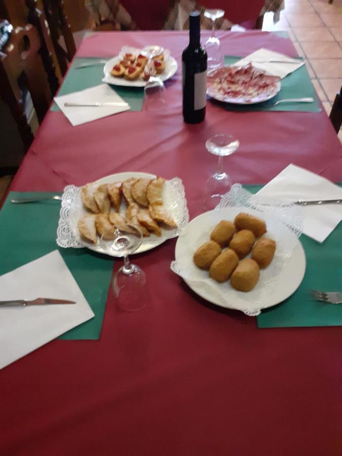 Hostal Jaime I Huesca Bagian luar foto