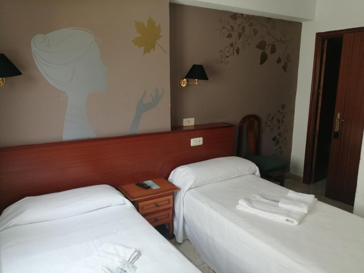 Hostal Jaime I Huesca Bagian luar foto